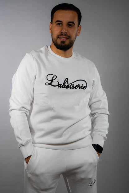 LE PULL BOISERIE BLANC BRODÉ NOIR